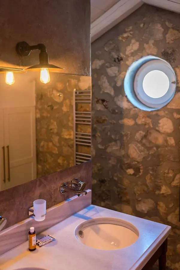 North Point Rooms Antipata  Bed & Breakfast