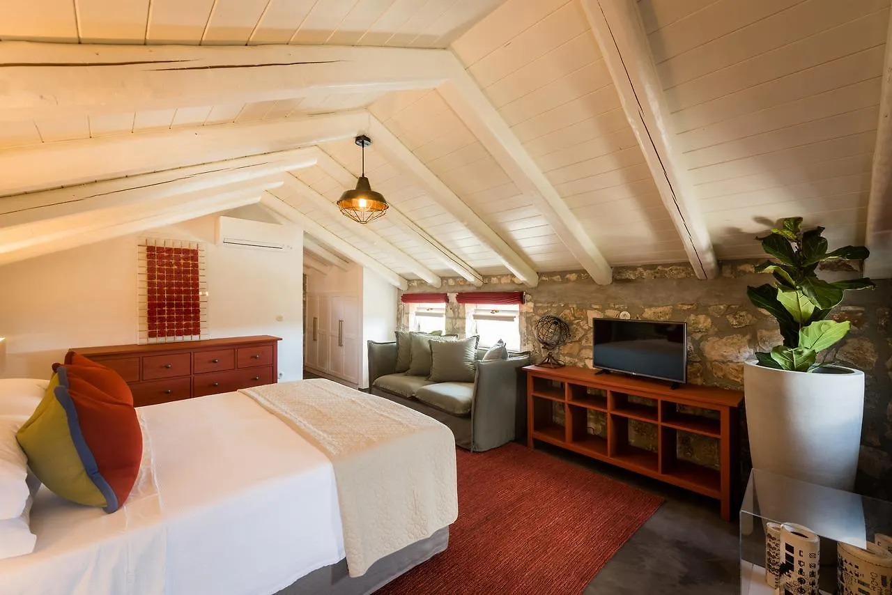 North Point Rooms Antipata  Bed & Breakfast