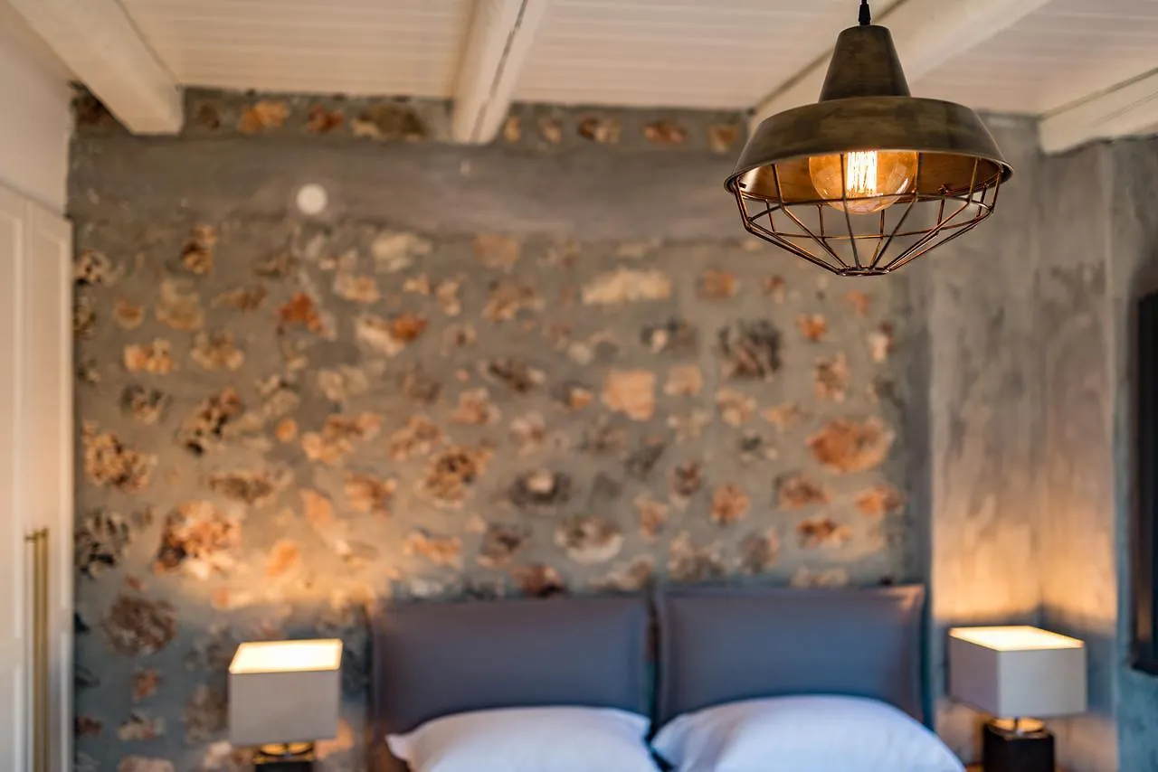 North Point Rooms Antipata  Bed & Breakfast
