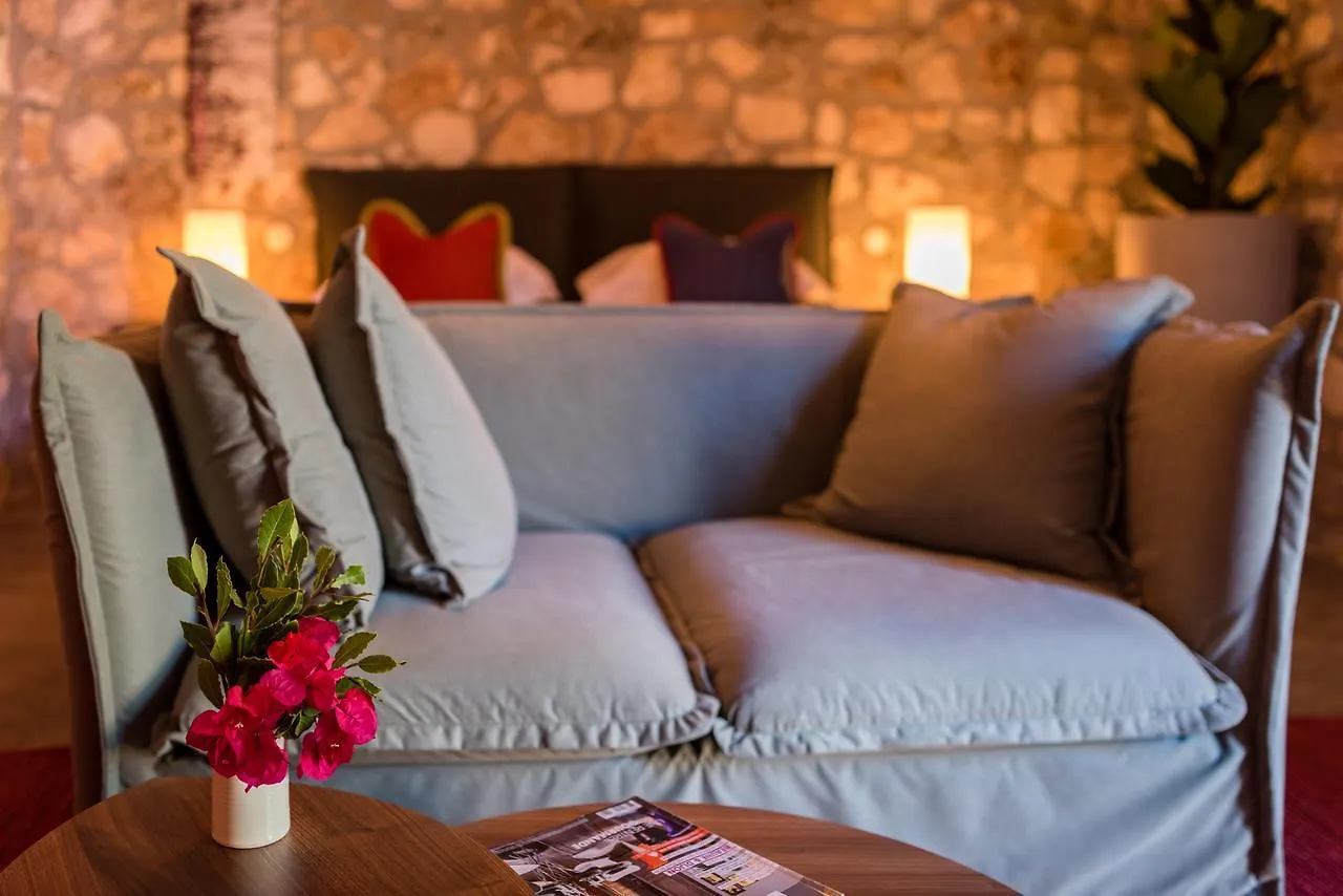 North Point Rooms Antipata  Bed & Breakfast